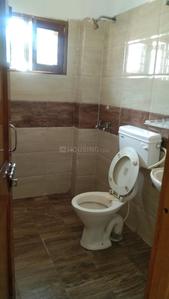 Bathroom Image of 1100 Sq.ft 2 BHK Builder Floor for rent in Race Course Dehradun for Rs. 18000