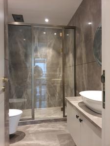 Common Bathroom Image of 3000 Sq.ft 4 BHK Builder Floor for sale in DLF Phase 2 Gurgaon for Rs. 85000000
