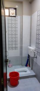 Bathroom Image of 800 Sq.ft 2 BHK Builder Floor for rent in Daulatganj Lucknow for Rs. 11500