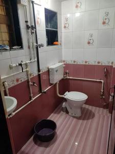 Common Bathroom Image of 225 Sq.ft 1 RK Apartment / Flat for rent in Malad West Mumbai for Rs. 12000