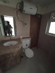 Bathroom Image of 1432 Sq.ft 3 BHK Apartment / Flat for sale in Signature Global City 92, Sector 92 Gurgaon for Rs. 13000000