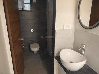 Bathroom Image of 1850 Sq.ft 3 BHK Apartment / Flat for rent in Chhani Vadodara for Rs. 36000