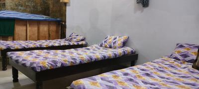Bedroom Image of Dwarikadhish PG  in Navrangpura, Ahmedabad