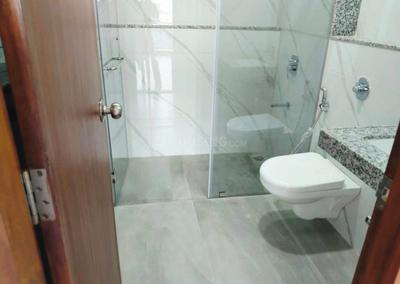 Bathroom Image of 820 Sq.ft 1 BHK Apartment / Flat for rent in Amanora Ascent Towers, Hadapsar Pune for Rs. 30000