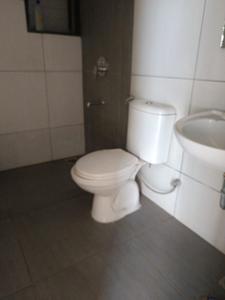 Common Bathroom Image of 1131 Sq.ft 2 BHK Apartment / Flat for rent in Chaphalkar Elina Living by Chaphalkar Brothers, Mohammed Wadi Pune for Rs. 28000