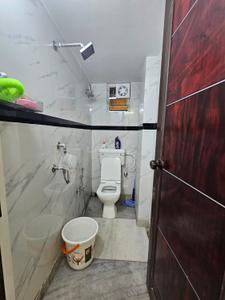 Bathroom Image of 650 Sq.ft 2 BHK Farm House for rent in Ultadanga Kolkata for Rs. 17000