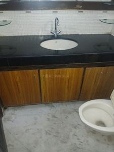 Bathroom Image of 1600 Sq.ft 3 BHK Independent House for rent in Nilgiri Apartments, Alaknanda New Delhi for Rs. 75000