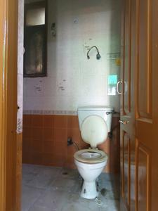 Common Bathroom Image of 850 Sq.ft 2 BHK Builder Floor for rent in Indirapuram Ghaziabad for Rs. 21500