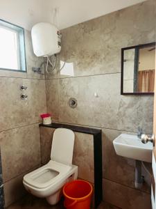 Bathroom Image of 1200 Sq.ft 2 BHK Apartment / Flat for rent in Shahu Nagar Belagavi for Rs. 25000