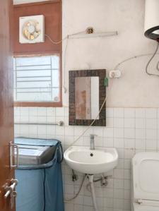 Bathroom Image of 935 Sq.ft 2 BHK Apartment / Flat for rent in CGHS Rail Vihar, Sector 15 Gurgaon for Rs. 35000