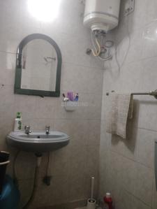 Bathroom Image of 1000 Sq.ft 2 BHK Builder Floor for rent in Sector 56 Gurgaon for Rs. 38000