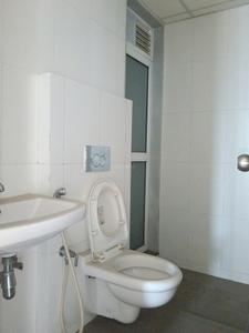 Common Bathroom Image of 550 Sq.ft 1.5 BHK Apartment / Flat for rent in Thane West Thane for Rs. 21999