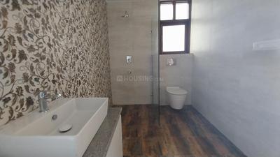 Bathroom Image of 1600 Sq.ft 3 BHK Apartment / Flat for sale in Beverly Golf Avenue, Sector 65 Mohali for Rs. 23000000