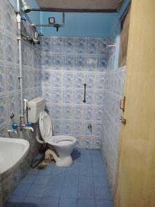 Bathroom Image of 1000 Sq.ft 2 BHK Apartment / Flat for rent in Kodambakkam Chennai for Rs. 24000