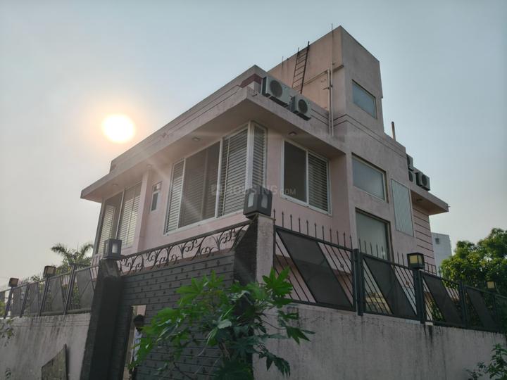 Goregaon East arey colony royal palms Main Image 1