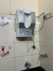 Bathroom Image of Saiyaara PG in Kalbadevi, Mumbai