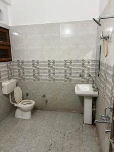 Bathroom Image of 1800 Sq.ft 2 BHK Independent House for rent in Eldeco II Lucknow for Rs. 18000