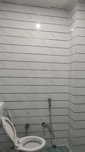 Bathroom Image of 1150 Sq.ft 3 BHK Apartment / Flat for rent in Rajajipuram Lucknow for Rs. 12000