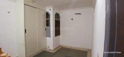 Bathroom Image of 1500 Sq.ft 3 BHK Independent House for rent in Mehrauli New Delhi for Rs. 18000