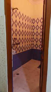 Bathroom Image of 1250 Sq.ft 2 BHK Builder Floor for rent in Gomti Nagar Lucknow for Rs. 20000