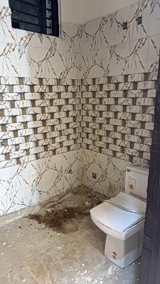 Bathroom Image of 900 Sq.ft 3 BHK Apartment / Flat for sale in Govindpuram Ghaziabad for Rs. 3900000