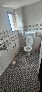 Bathroom Image of 1000 Sq.ft 2 BHK Apartment / Flat for rent in Hindustan Minnat Apartment, Kurla West Mumbai for Rs. 40000