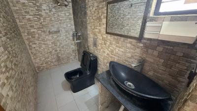 Bathroom Image of 700 Sq.ft 1 BHK Builder Floor for rent in Sector 57 Gurgaon for Rs. 25000