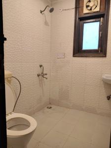 Common Bathroom Image of 900 Sq.ft 2 BHK Builder Floor for rent in Freedom Fighters Enclave New Delhi for Rs. 27000