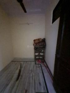 Bedroom Image of 720 Sq.ft 2 BHK Builder Floor for rent in Mukherjee Nagar New Delhi for Rs. 25000