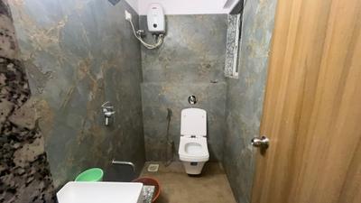 Bathroom Image of 500 Sq.ft 1 BHK Apartment / Flat for rent in Kurla East Mumbai for Rs. 37000