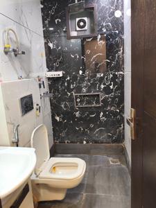 Bathroom Image of 900 Sq.ft 2 BHK Builder Floor for rent in Ashok Nagar New Delhi for Rs. 32000