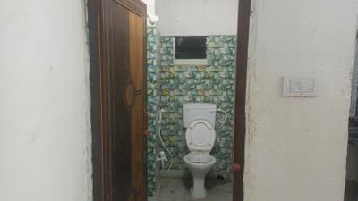 Bathroom Image of 350 Sq.ft 1 BHK Apartment / Flat for rent in Beliaghata Kolkata for Rs. 9000