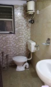 Bathroom Image of 935 Sq.ft 3 BHK Apartment / Flat for rent in  Orchard Square, Kolar Road Bhopal for Rs. 14000
