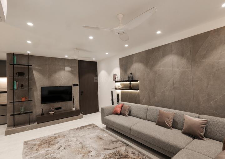 Kelly La Maison Main Image 1