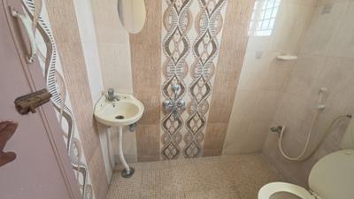 Bathroom Image of 850 Sq.ft 1 BHK Apartment / Flat for rent in JP Nagar Bengaluru for Rs. 17500