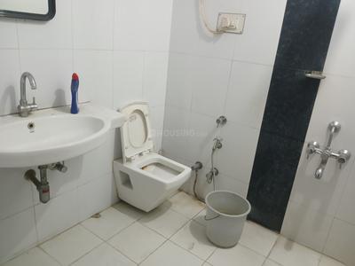 Bathroom Image of 1800 Sq.ft 3 BHK Apartment / Flat for sale in Race Course Vadodara for Rs. 4800000