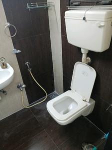 Common Bathroom Image of 950 Sq.ft 3 BHK Apartment / Flat for rent in Dosti Flamingos, Sewri Mumbai for Rs. 145000