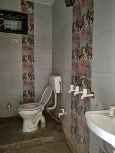 Common Bathroom One Image of 540 Sq.ft 2 BHK Apartment / Flat for sale in Nawada New Delhi for Rs. 3350000
