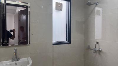 Bathroom Image of 800 Sq.ft 1 BHK Builder Floor for rent in Sector 53 Gurgaon for Rs. 28000