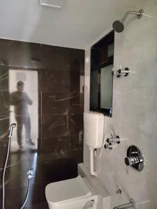 Common Bathroom Image of 950 Sq.ft 2 BHK Apartment / Flat for rent in One Hiranandani Park, Thane West Thane for Rs. 50000