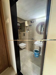 Bathroom Image of 720 Sq.ft 2 BHK Apartment / Flat for sale in Westin Karmayog, Andheri West Mumbai for Rs. 23000000