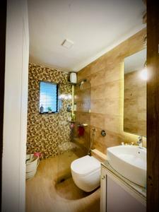 Bathroom Image of 980 Sq.ft 2 BHK Apartment / Flat for sale in Juhu Mumbai for Rs. 33500000