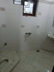 Common Bathroom One Image of 4000 Sq.ft 5 BHK Independent House for rent in Bowenpally Secunderabad for Rs. 100000