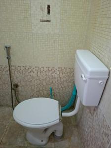 Bathroom Image of 1180 Sq.ft 3 BHK Apartment / Flat for rent in Ramapuram Chennai for Rs. 34000