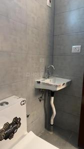 Bathroom Image of 250 Sq.ft 1 RK Apartment / Flat for rent in Palam Vihar Extension Gurgaon for Rs. 12000