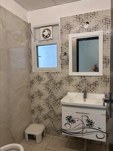Bathroom Image of 1850 Sq.ft 3 BHK Apartment / Flat for sale in Mahagun Moderne, Sector 78 Noida for Rs. 18000000