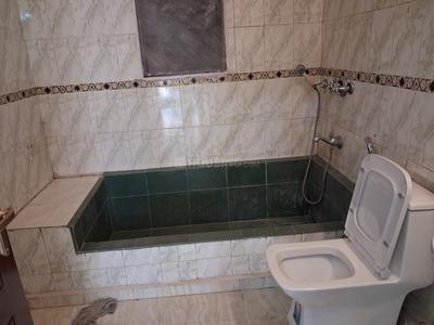 Bathroom Image of 1029 Sq.ft 2 BHK Independent House for rent in RWA Lajpat Nagar 4 Colonies, Lajpat Nagar New Delhi for Rs. 42000