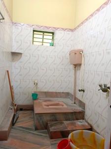 Common Bathroom Image of 900 Sq.ft 2 BHK Builder Floor for rent in Thakurpukur Kolkata for Rs. 15000