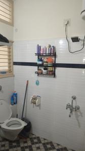 Bathroom Image of 990 Sq.ft 1 BHK Independent House for rent in Koramangala Bengaluru for Rs. 35000