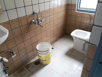 Bathroom Image of 260 Sq.ft 1 RK Apartment / Flat for rent in Emaar Emerald Floors Premier, Sector 65 Gurgaon for Rs. 16000